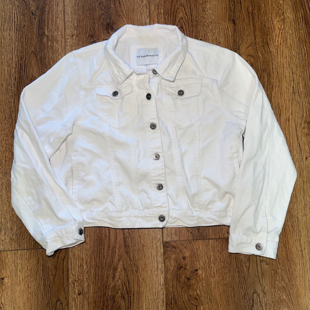 The Style Between Us White Denim Trucker Jacket Womens Large 100% Cotton